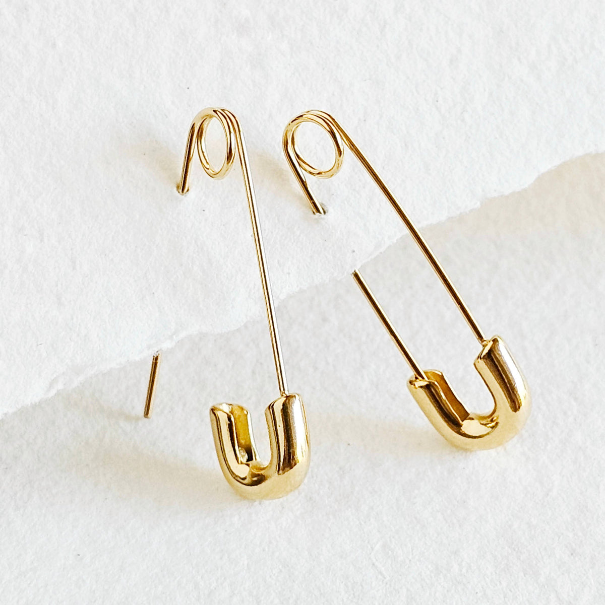 18 kt gold plated safety pin clip earring: Gold Plated (sold single)