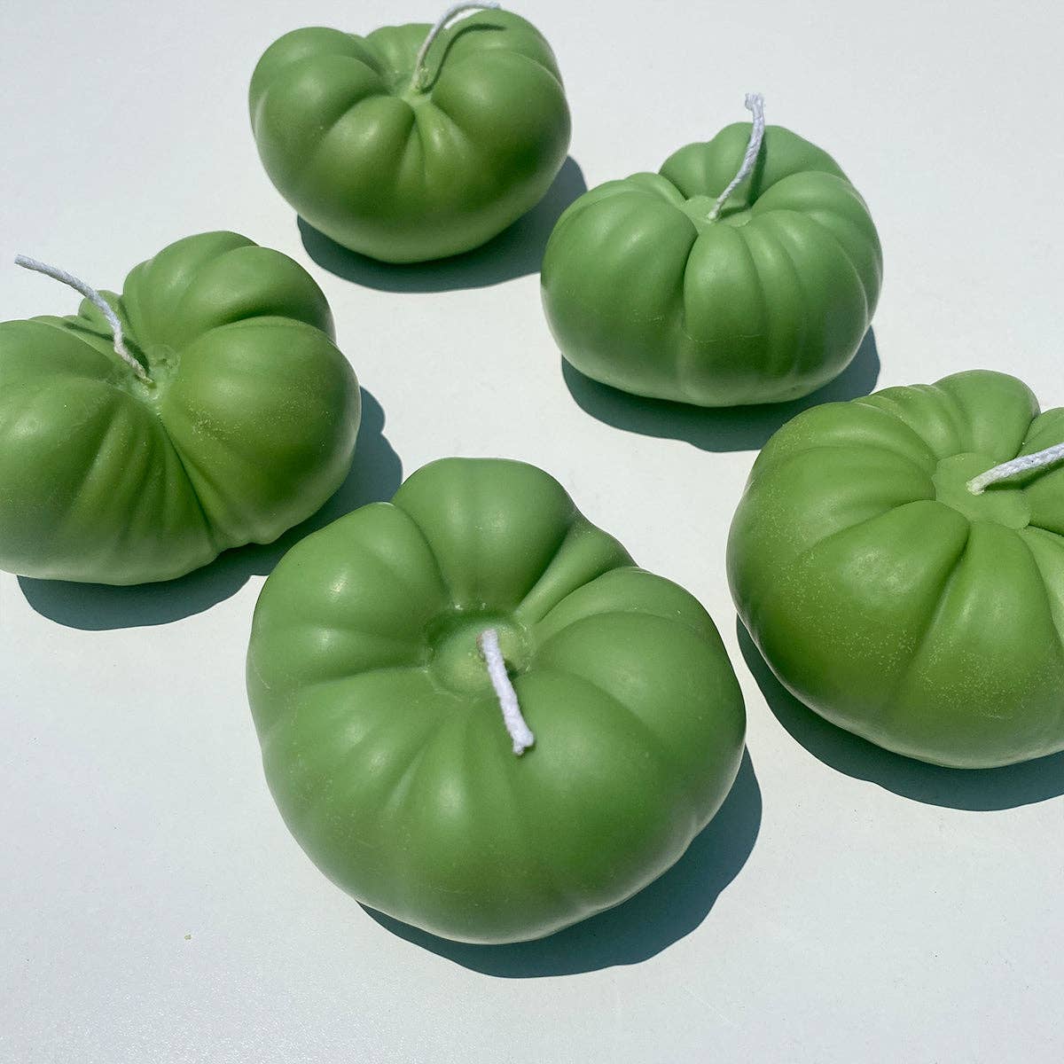 Heirloom Tomato Candle - Green: Green / Tomato Leaf / Single Tomato