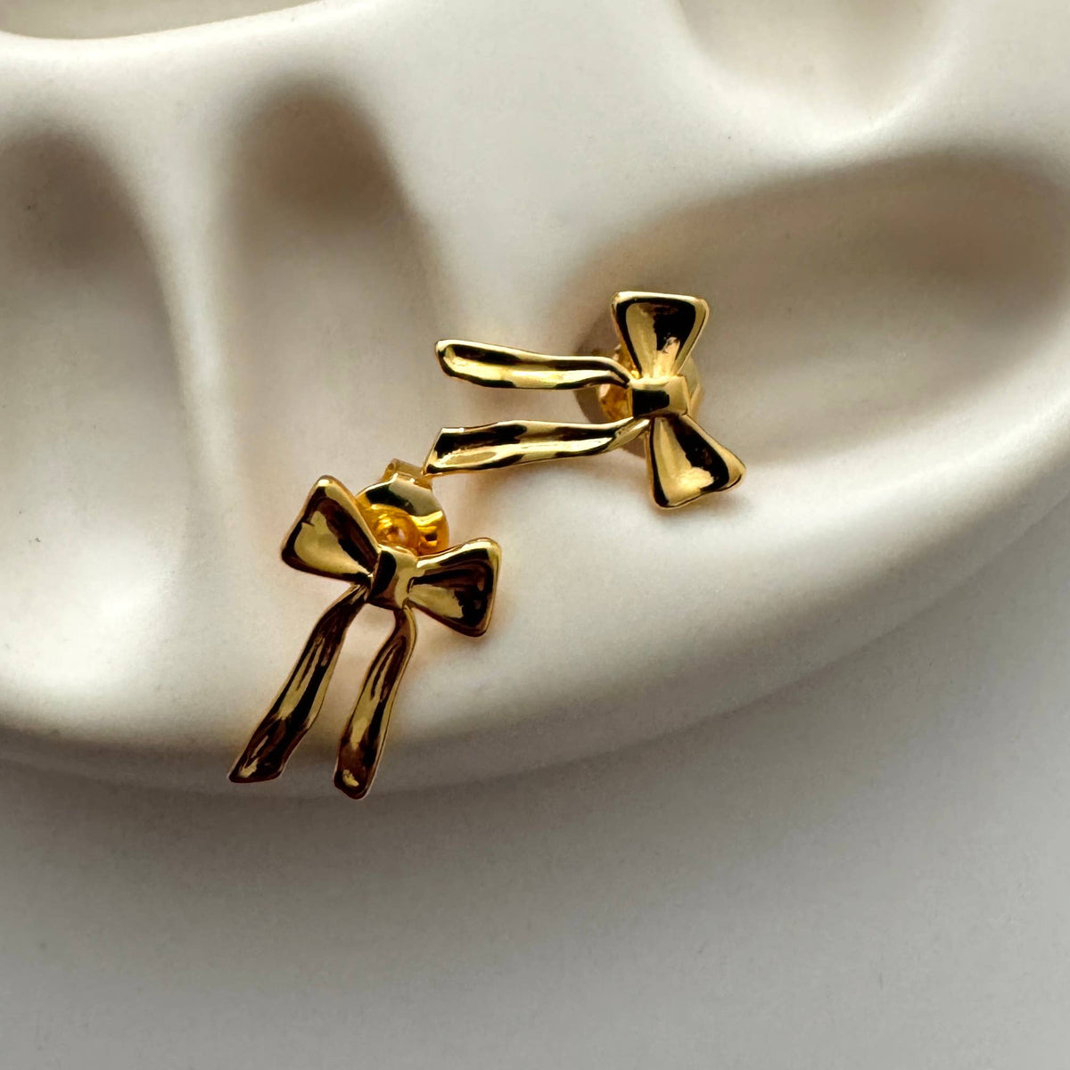 Mini Yasmine Bow Stud - sold SINGLE - Gold 