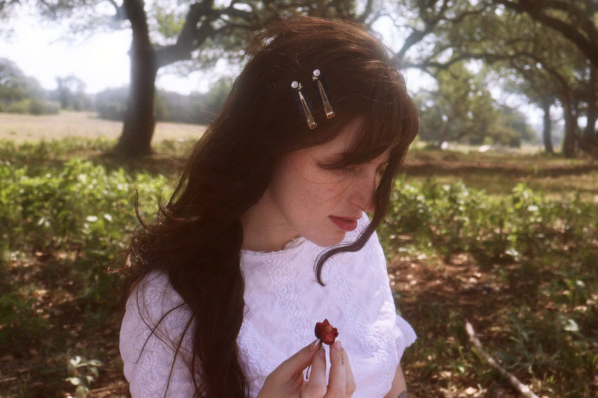 Agnes Setting Clip SINGLE