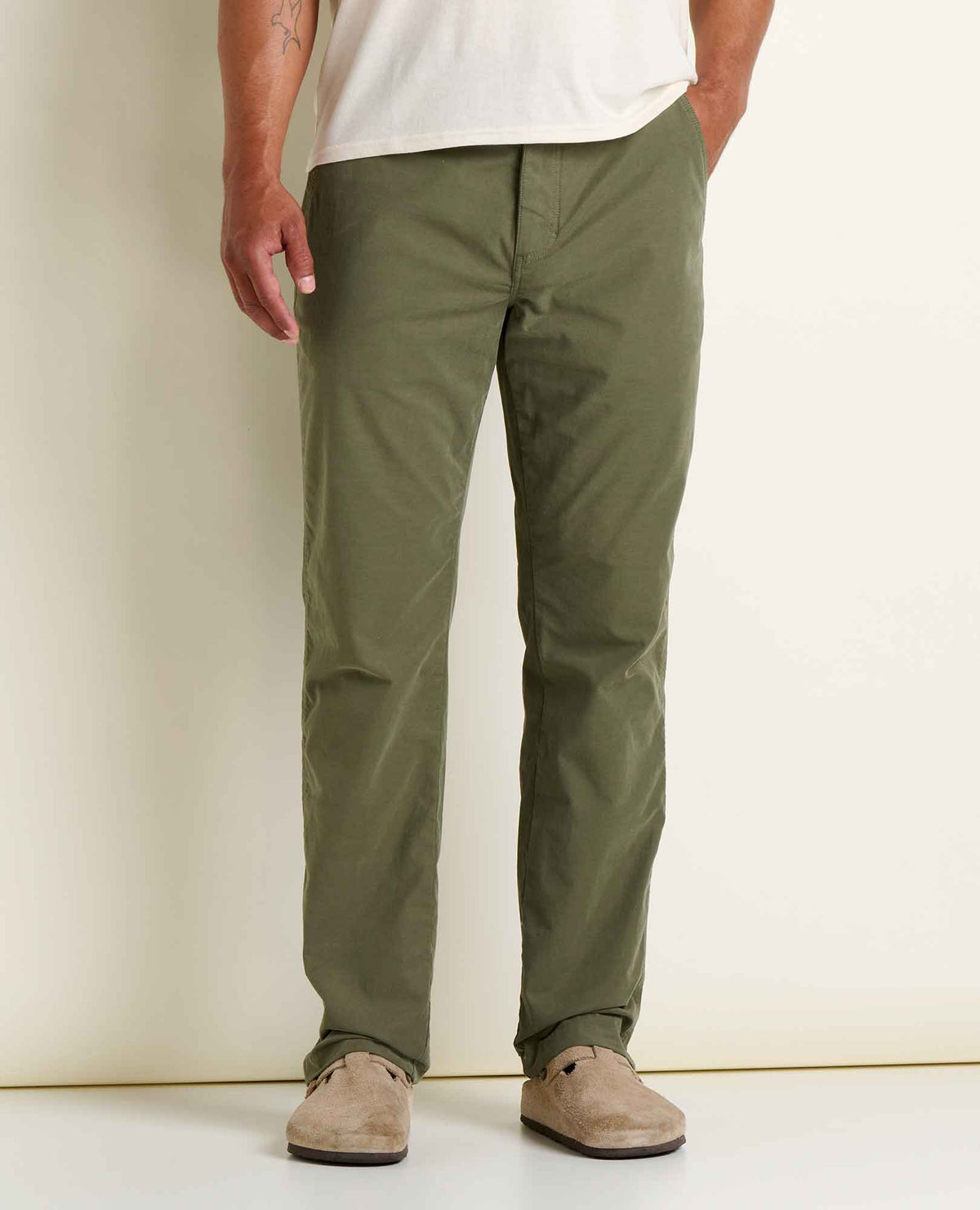 M’s Mission Trek Slim Chino - Olive (S26)