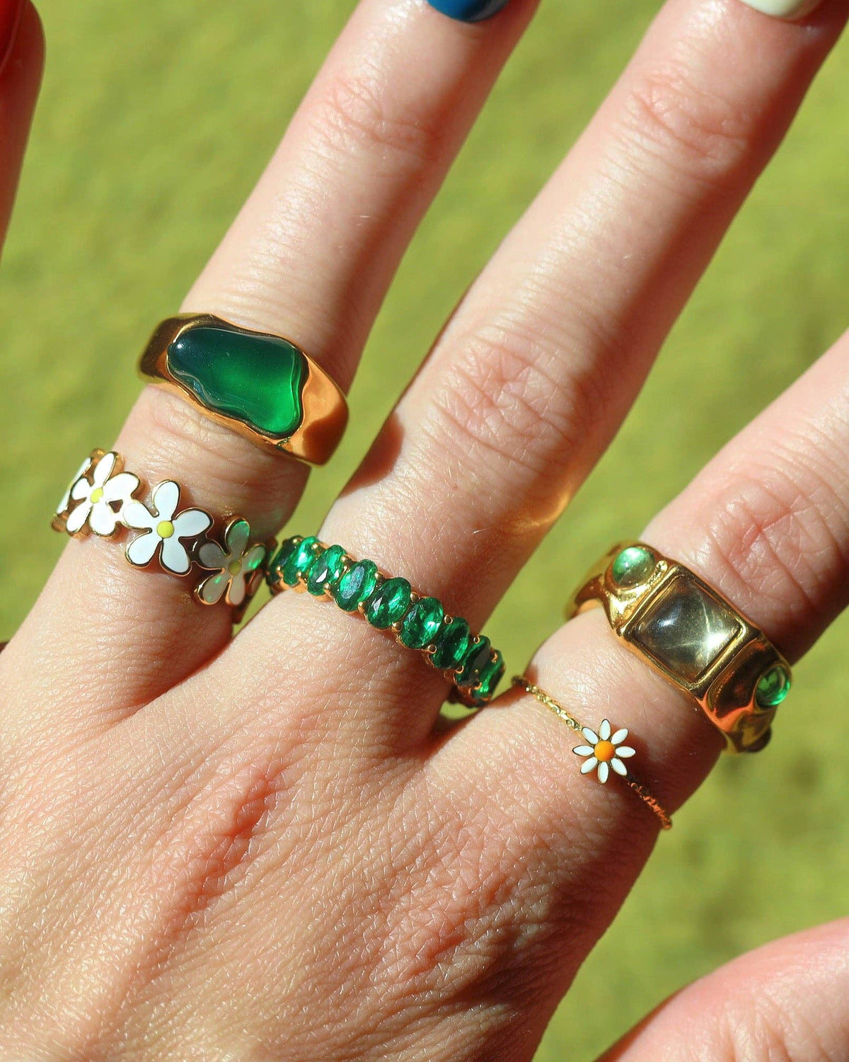April - Enamel Daisy Ring