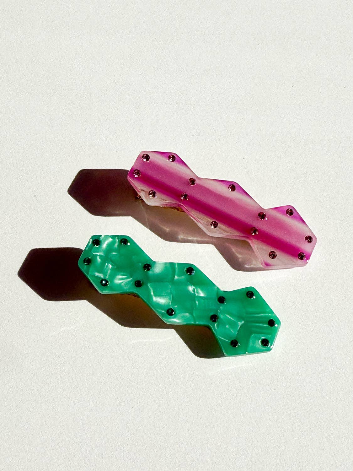 Vase hair-clip: Berry stripes