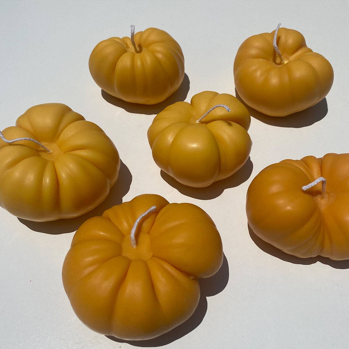Heirloom Tomato Candle - Orange: Orange / Tomato Leaf / Single Tomato