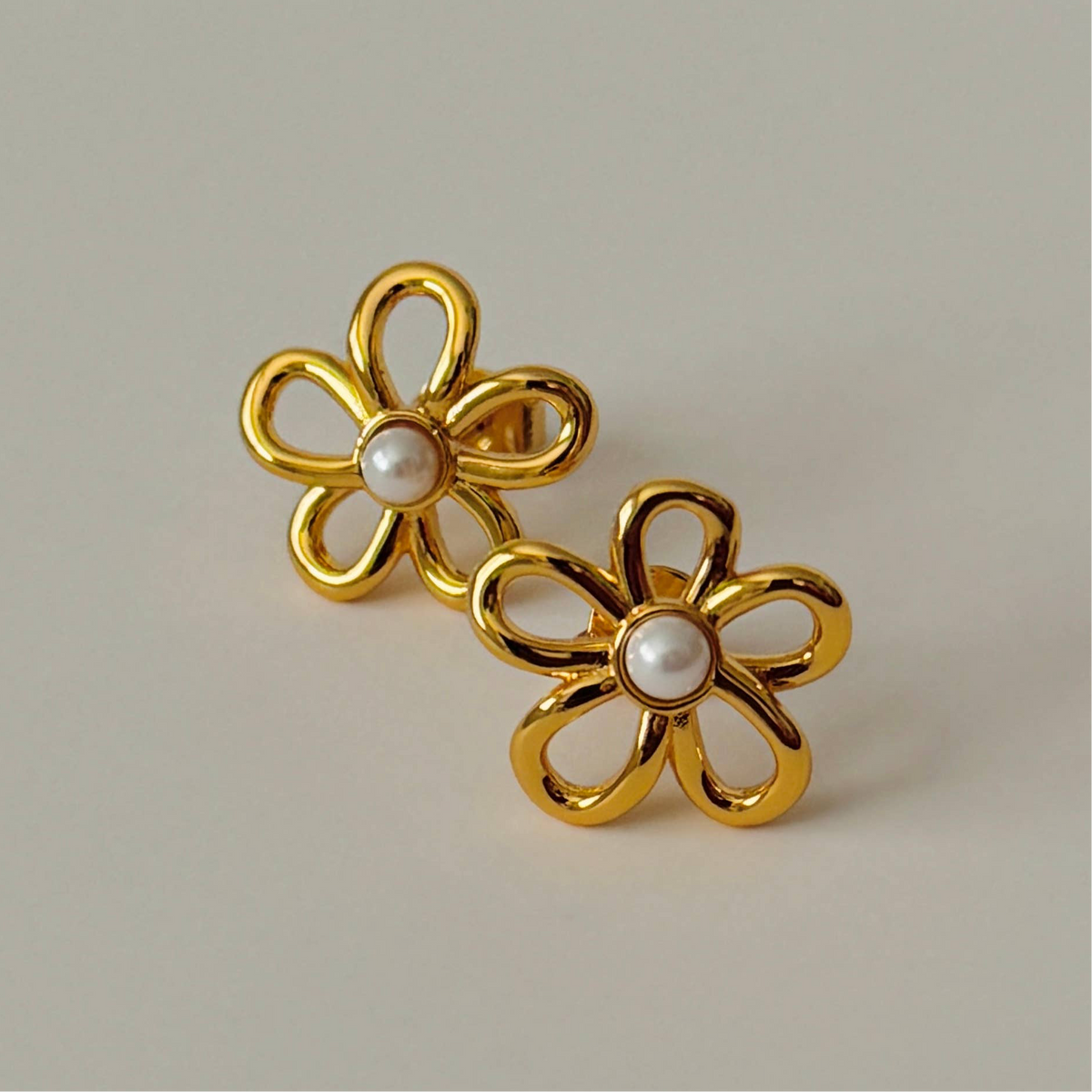 Arya Daisy Studs