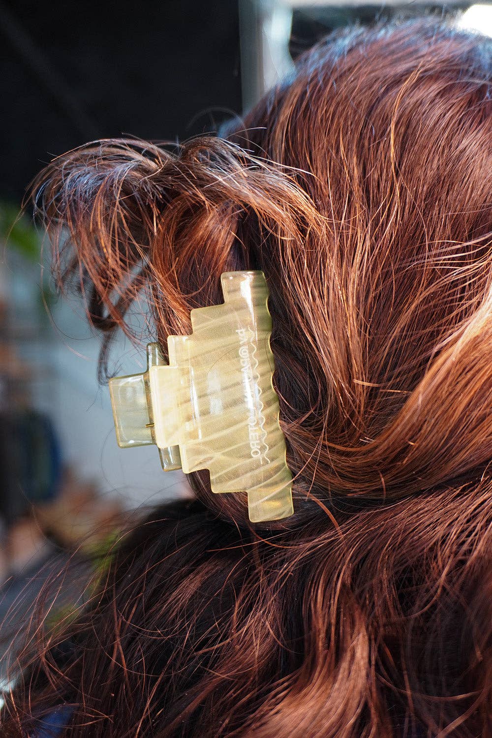 Pyramid hair-claw in green jelly