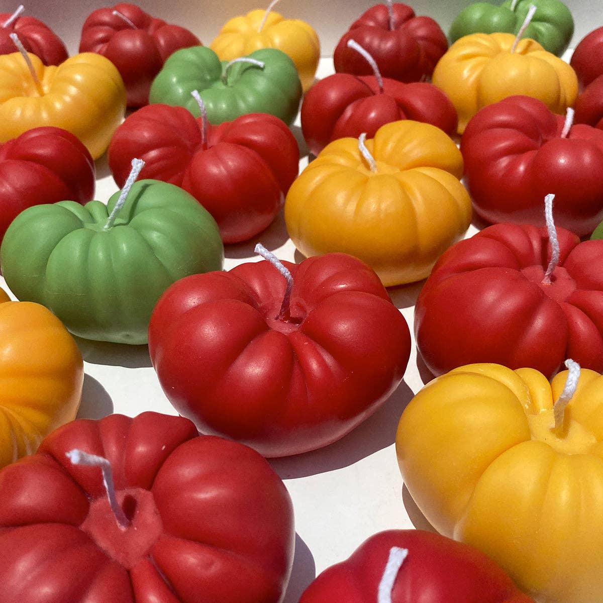 Heirloom Tomato Candle - Orange: Orange / Tomato Leaf / Single Tomato