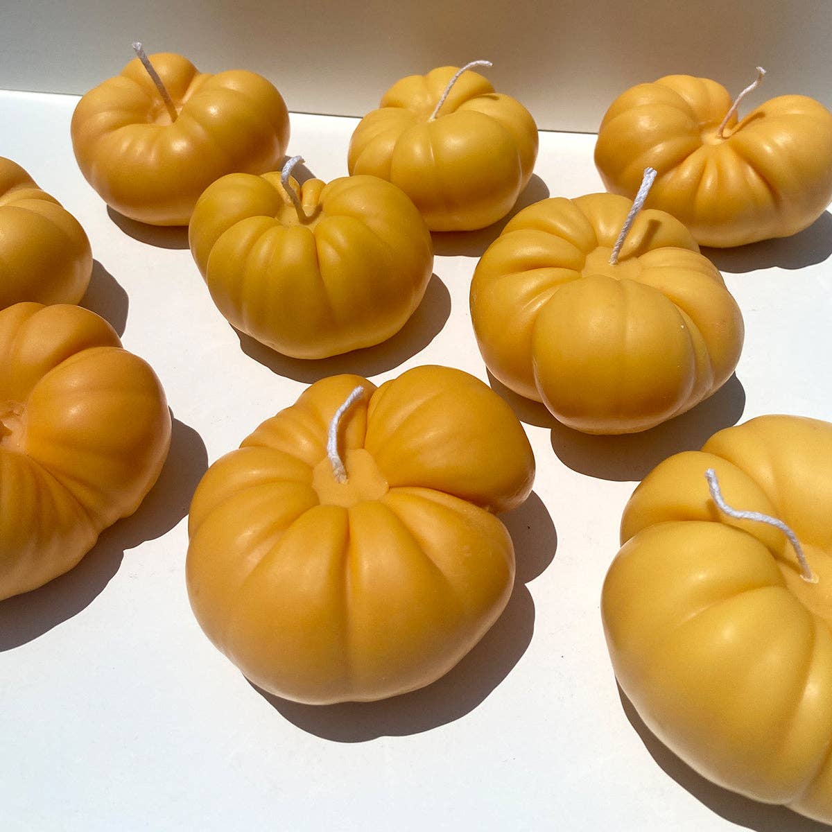 Heirloom Tomato Candle - Orange: Orange / Tomato Leaf / Single Tomato