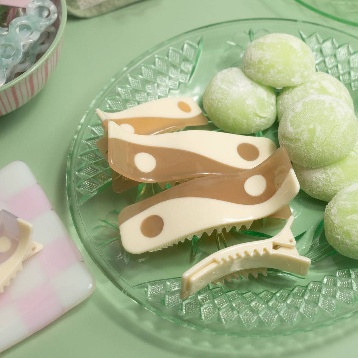 Milk Tea Neutral Cream and Tan Acetate Mini Alligator Clip