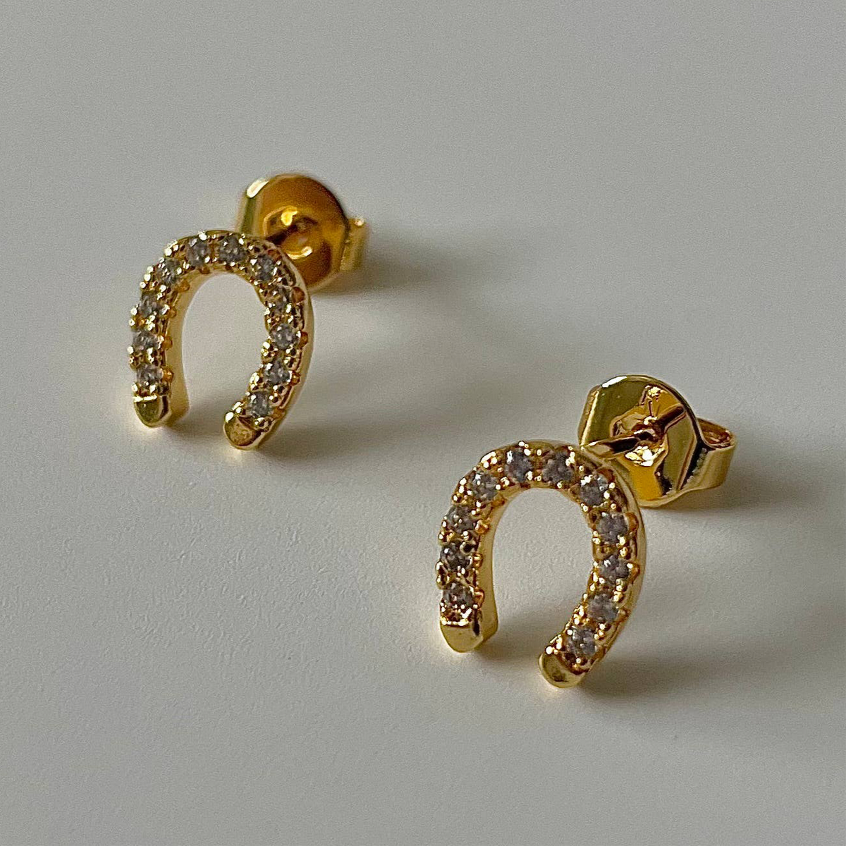 Horseshoe Stud SINGLE