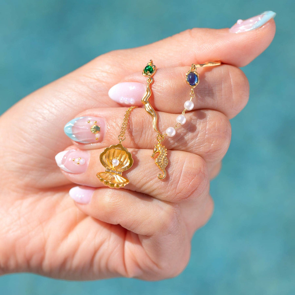 Hidden Pearl Shell Necklace: Gold