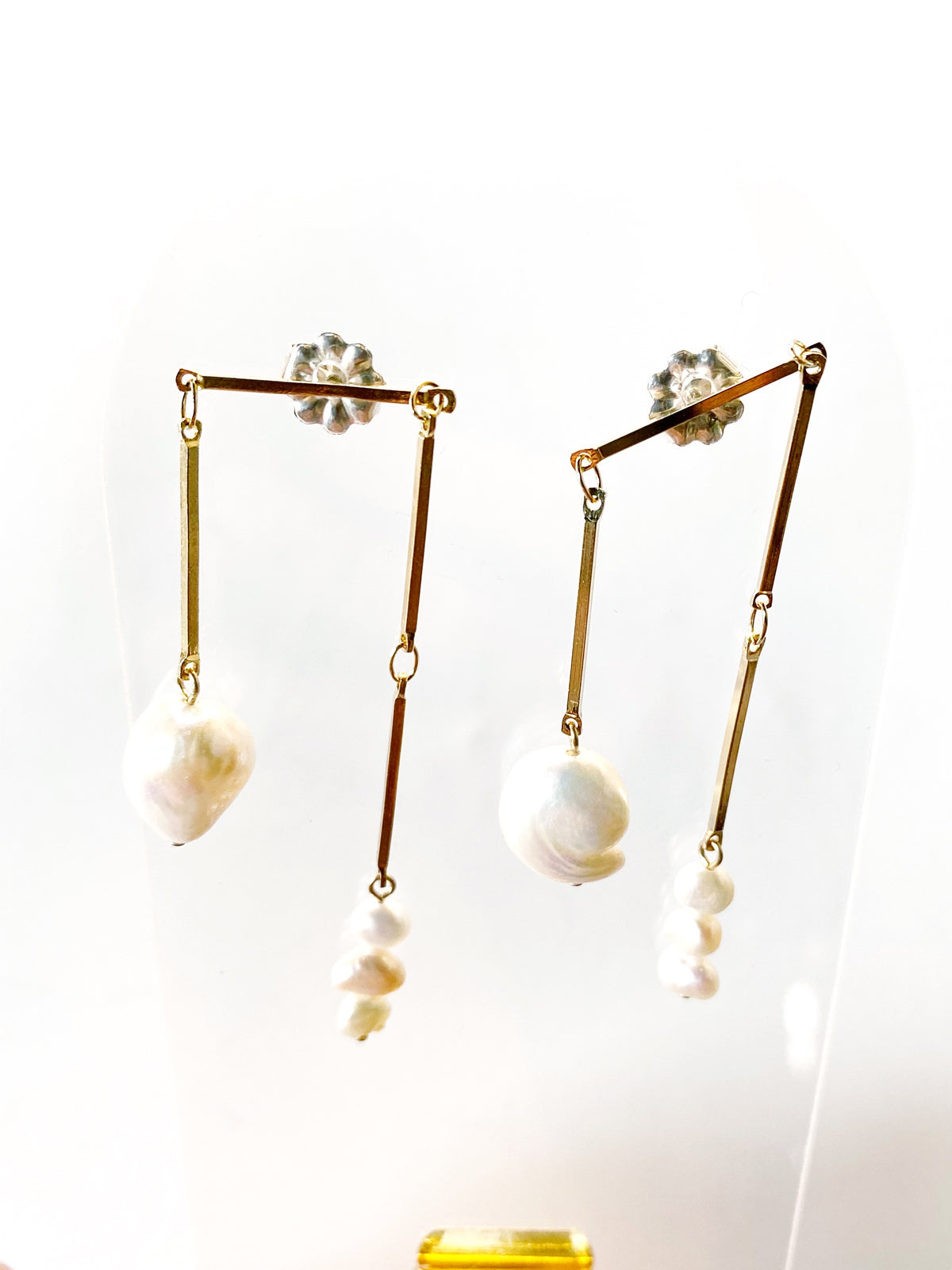 Toni Earrings - Pearl