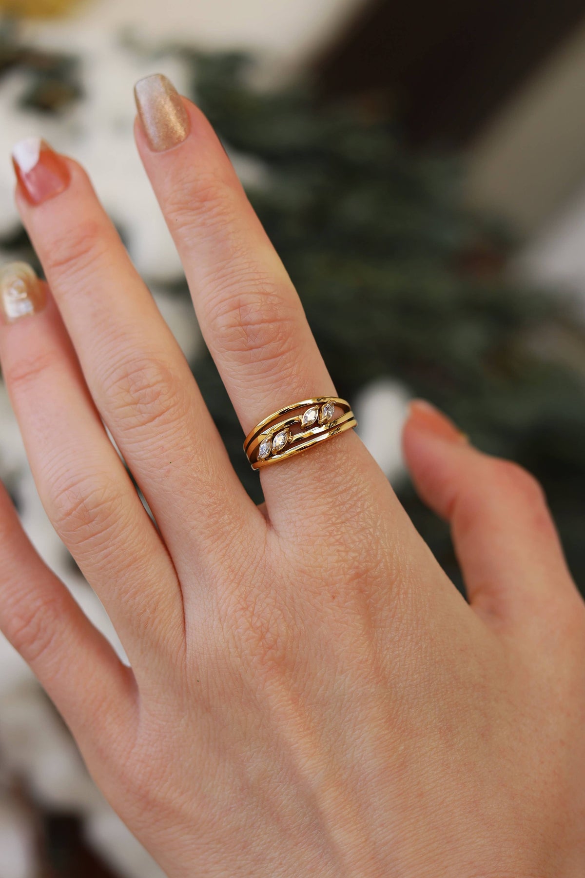 Arwen - Vintage Wedding Ring Band