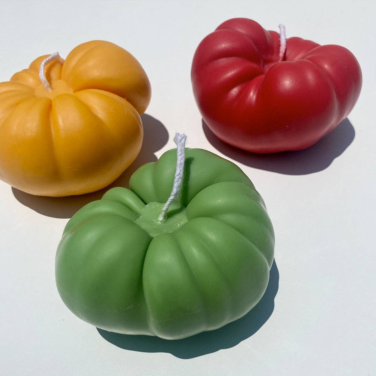 Heirloom Tomato Candle - Green: Green / Tomato Leaf / Single Tomato