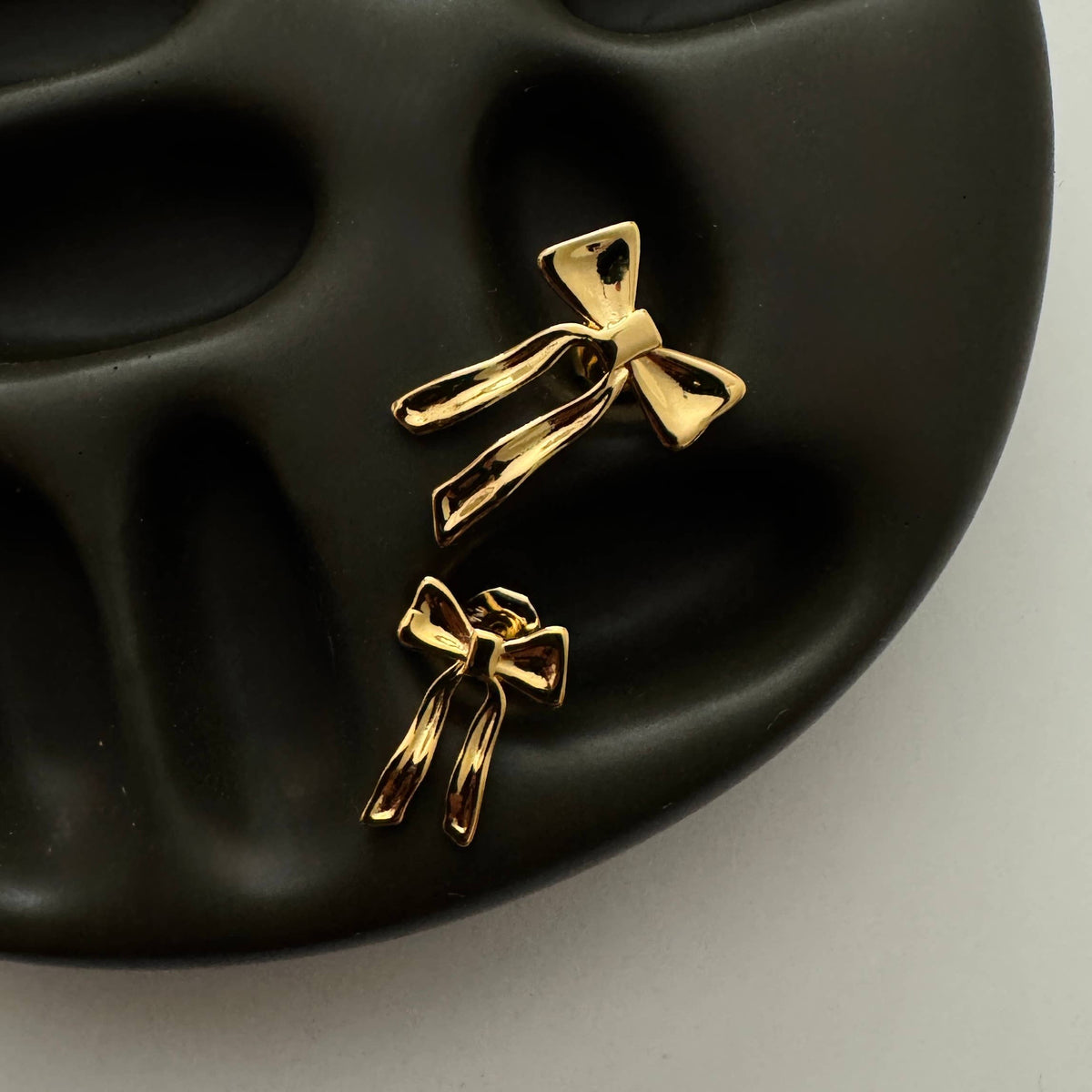 Mini Yasmine Bow Stud - sold SINGLE - Gold 