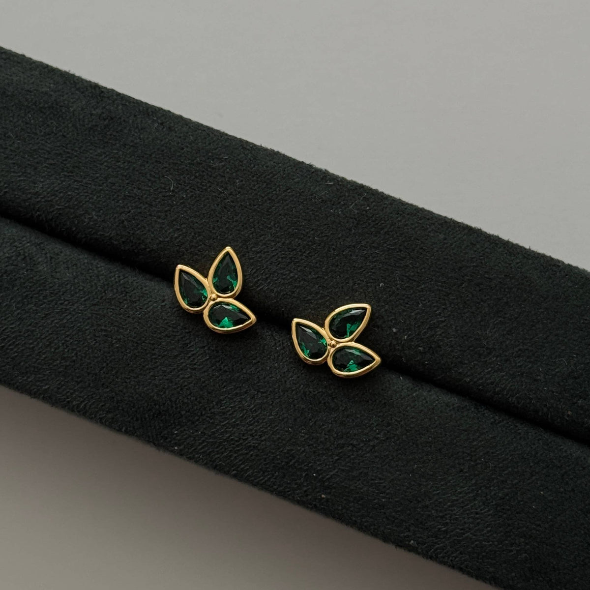 Three Leaf Stud SINGLE