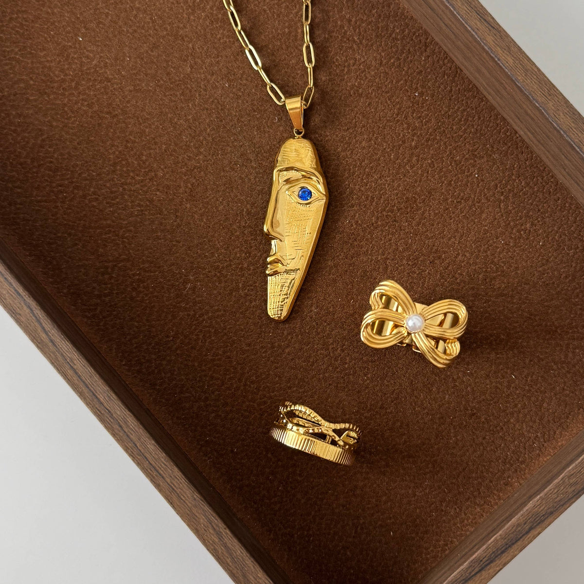 Le Visage Necklace
