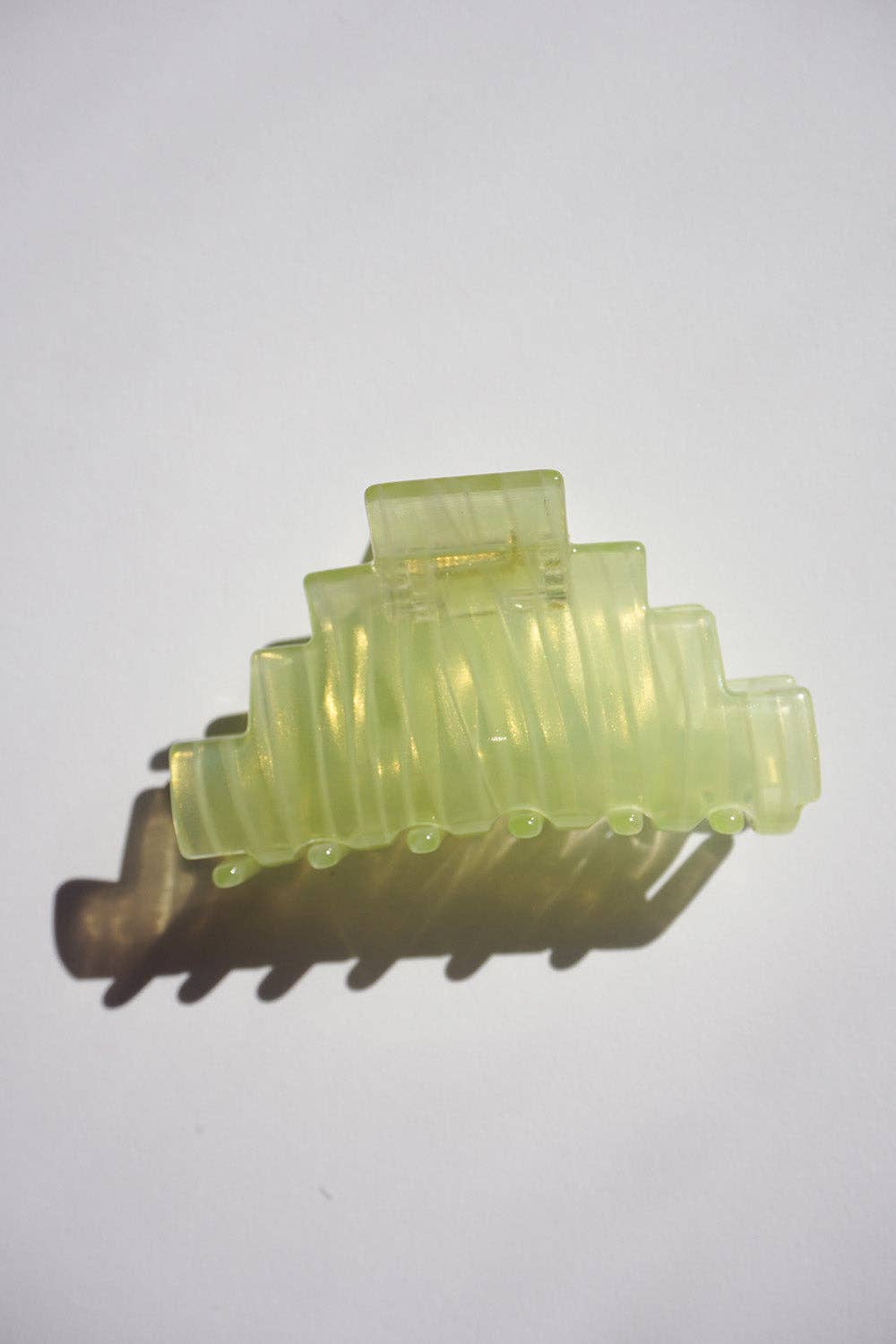 Pyramid hair-claw in green jelly