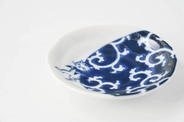 SHICHI SOMENEKO Plate 10cm: Karakusa