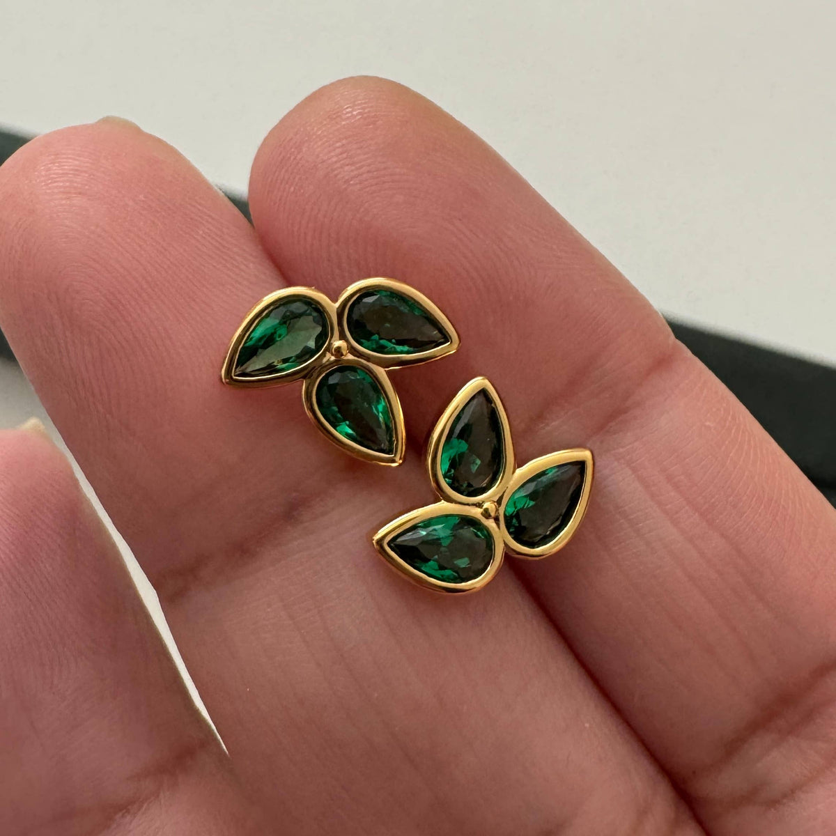 Three Leaf Stud SINGLE