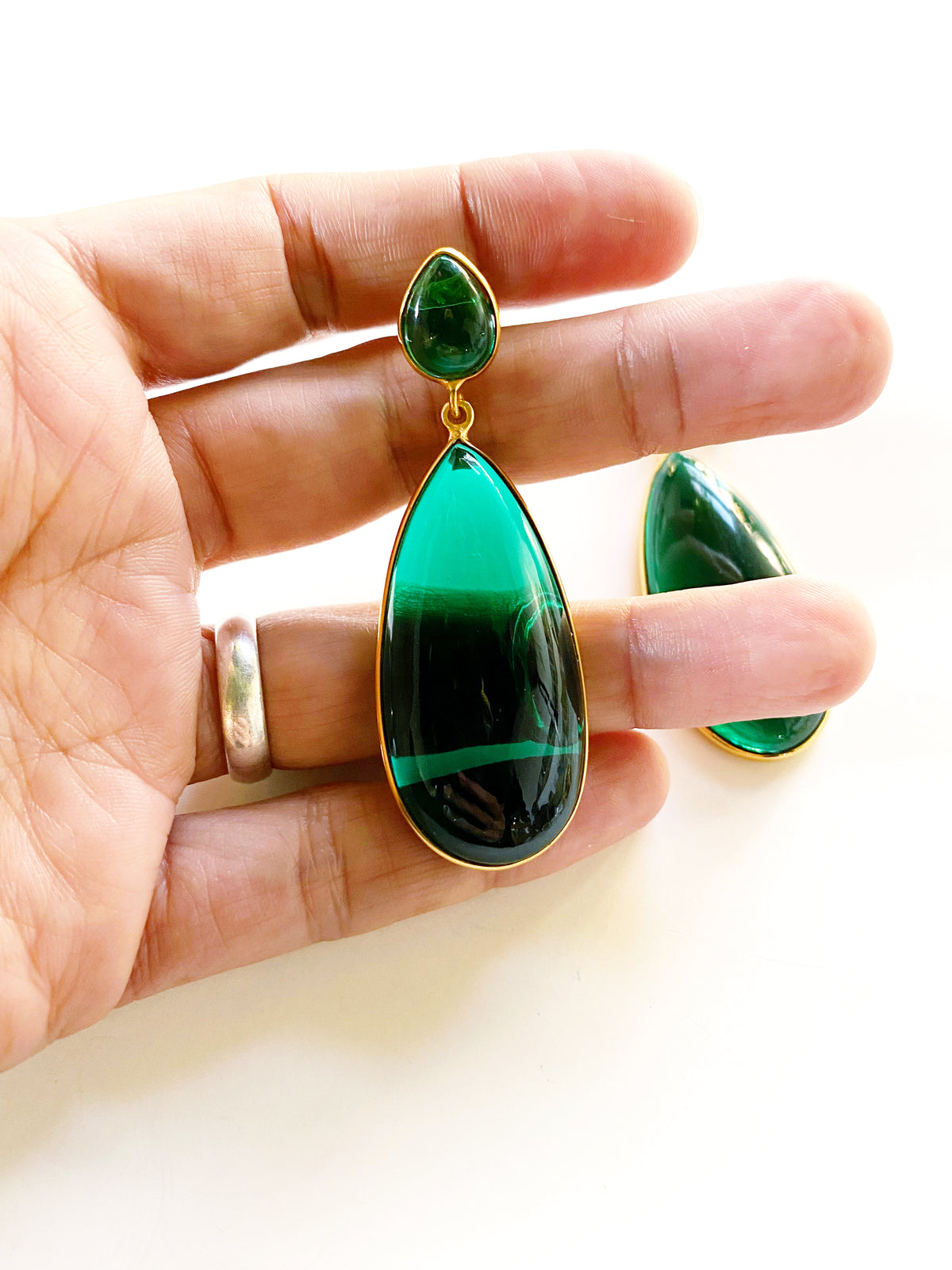 NANCY EARRINGS EMERALD