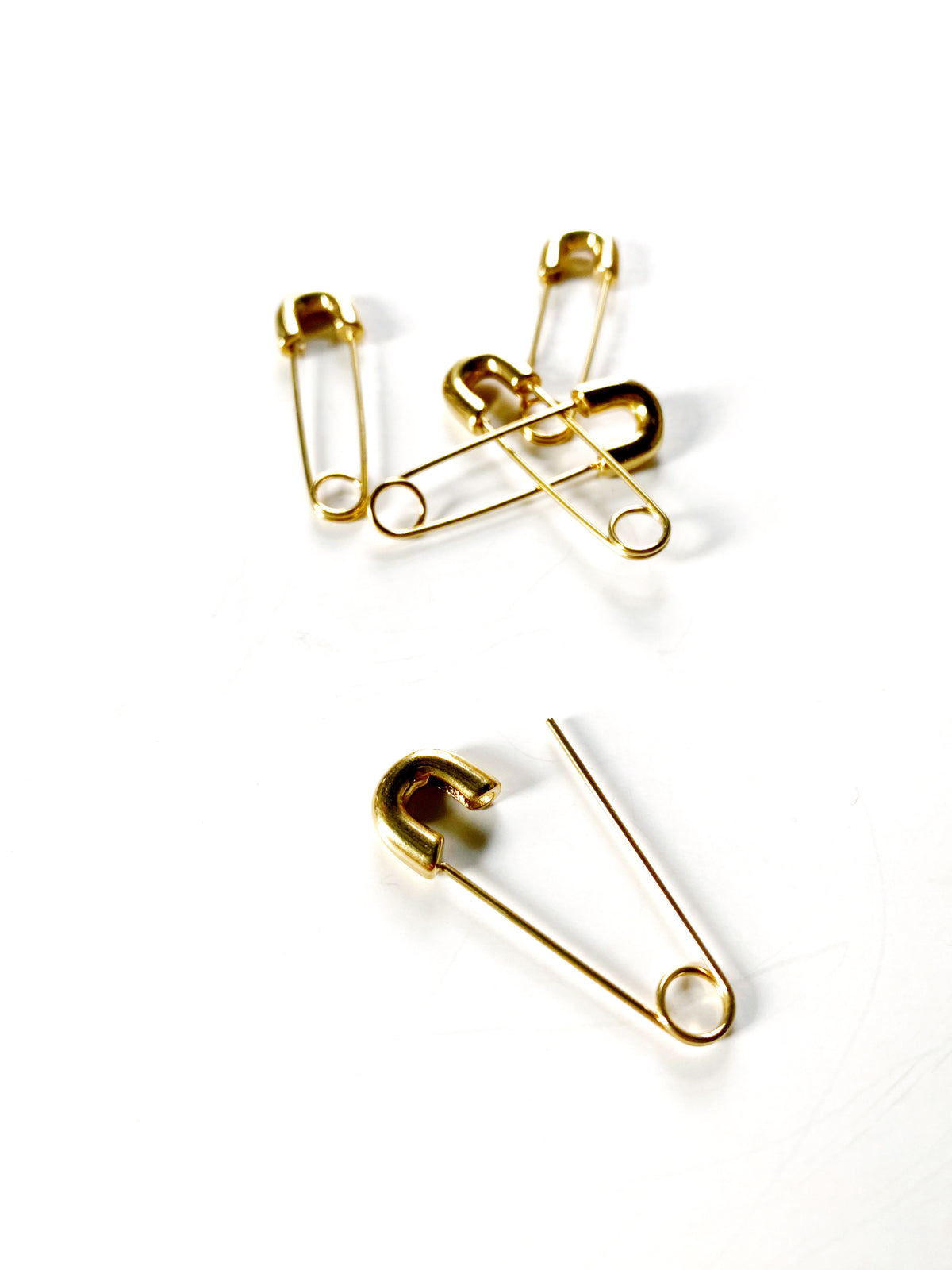 18 kt gold plated safety pin clip earring: Gold Plated (sold single)