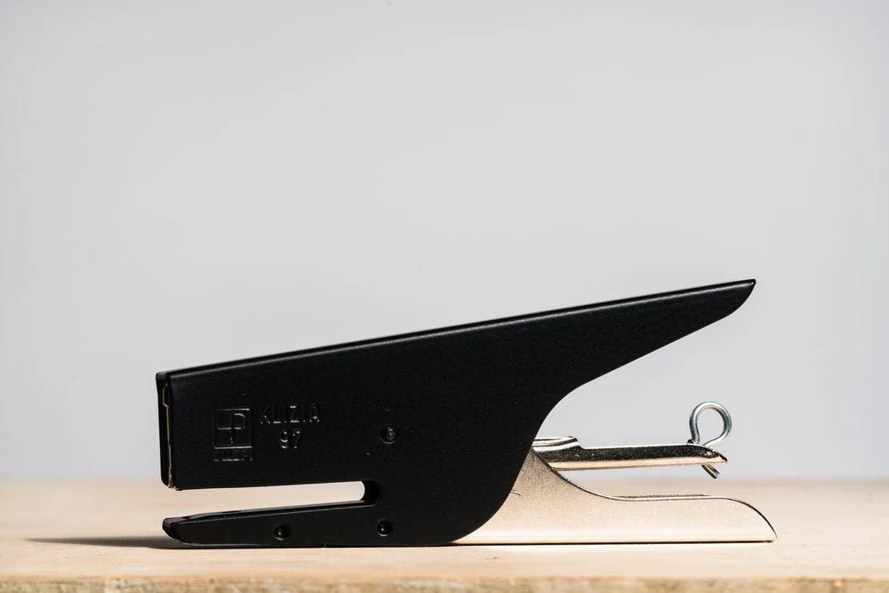 Klizia 97 stapler - matte black (w/ chrome handle)