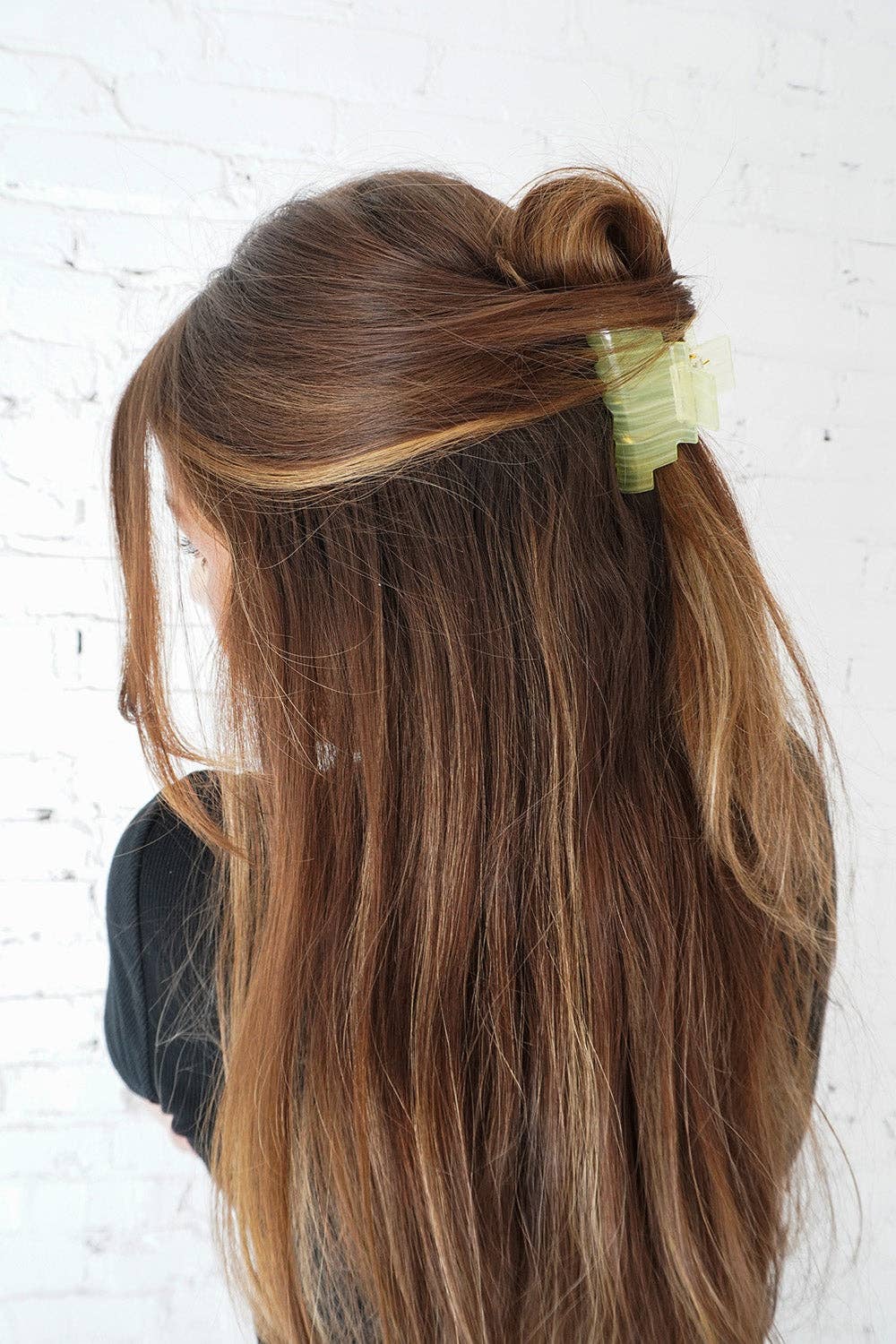 Pyramid hair-claw in green jelly
