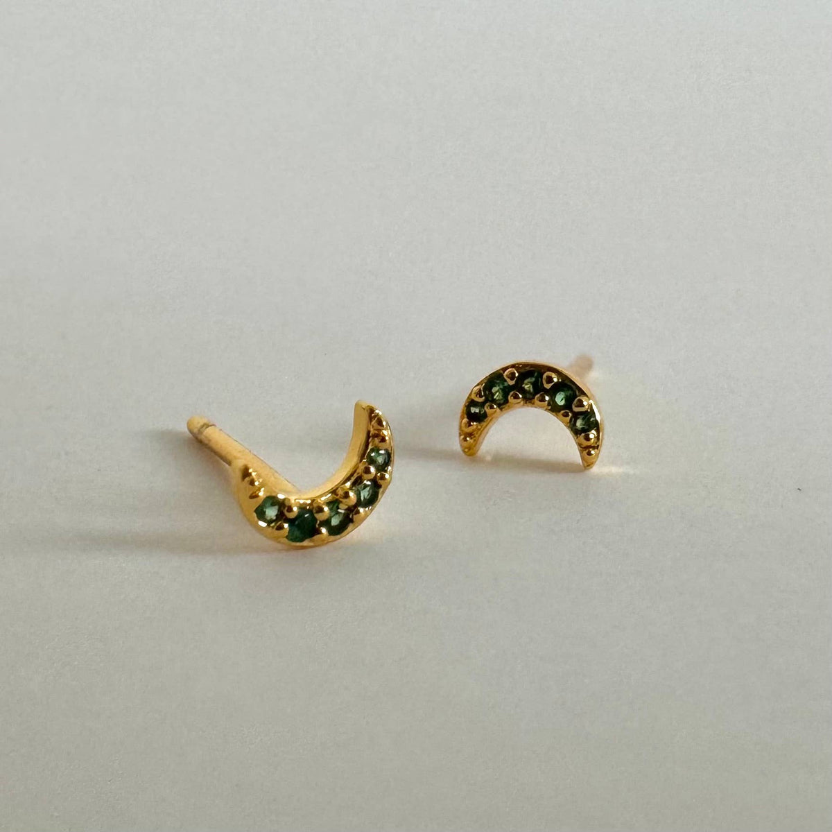 Selene Stud SINGLE - Emerald Green Zirconia