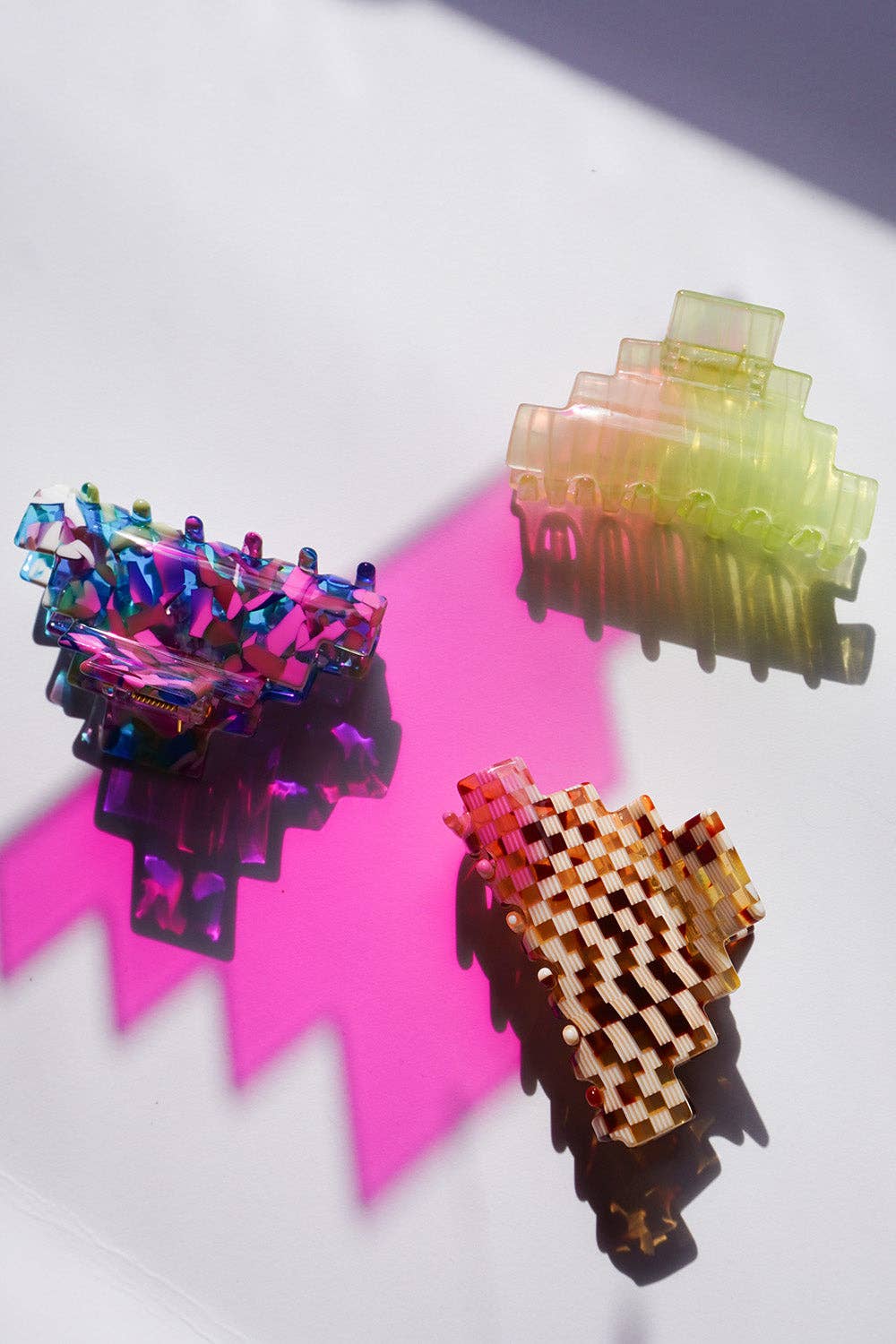 Pyramid hair-claw in green jelly