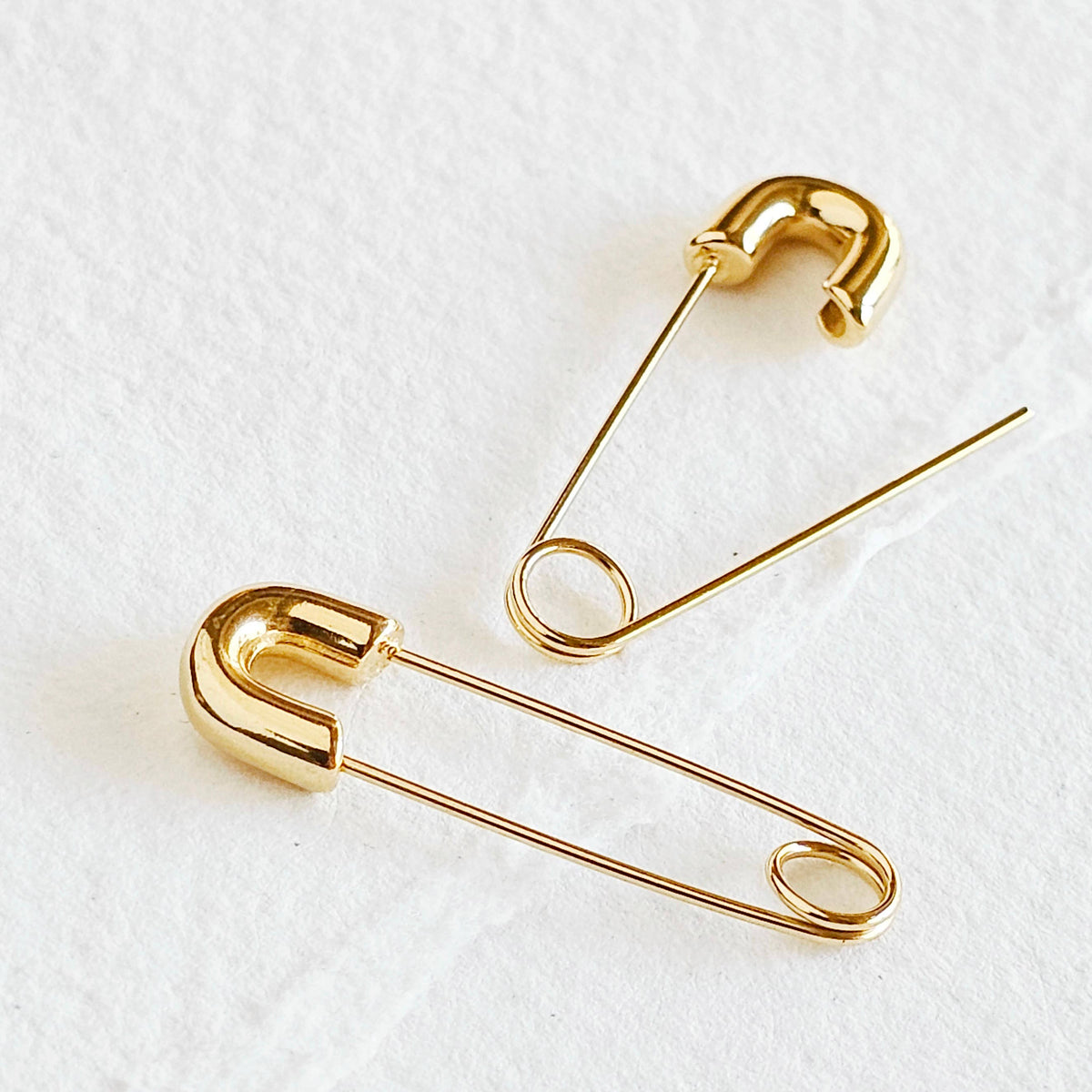 18 kt gold plated safety pin clip earring: Gold Plated (sold single)