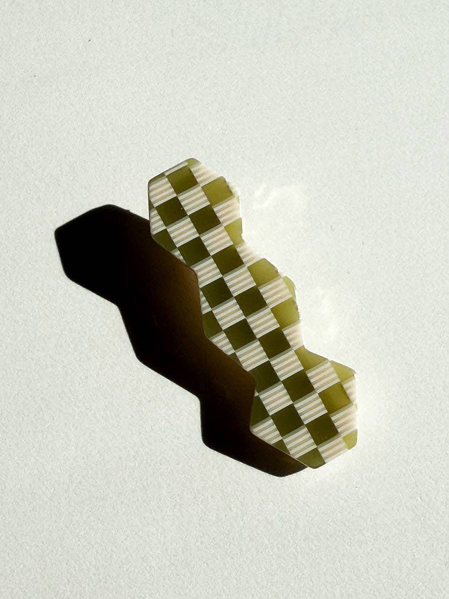 Vase hair-clip: Green checkerboard
