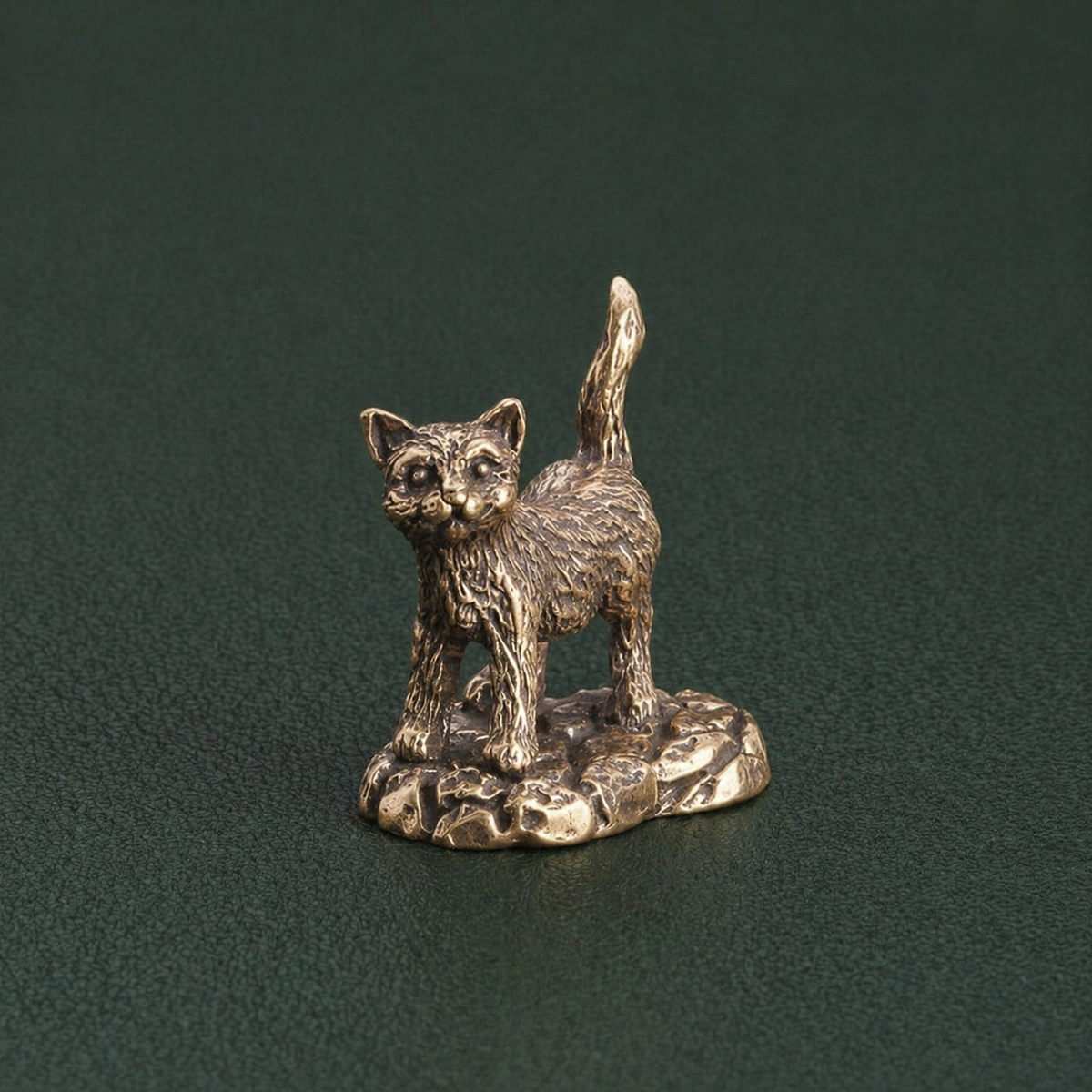 Antique Brass Reclining Cat Figurine Desktop Ornament: A1