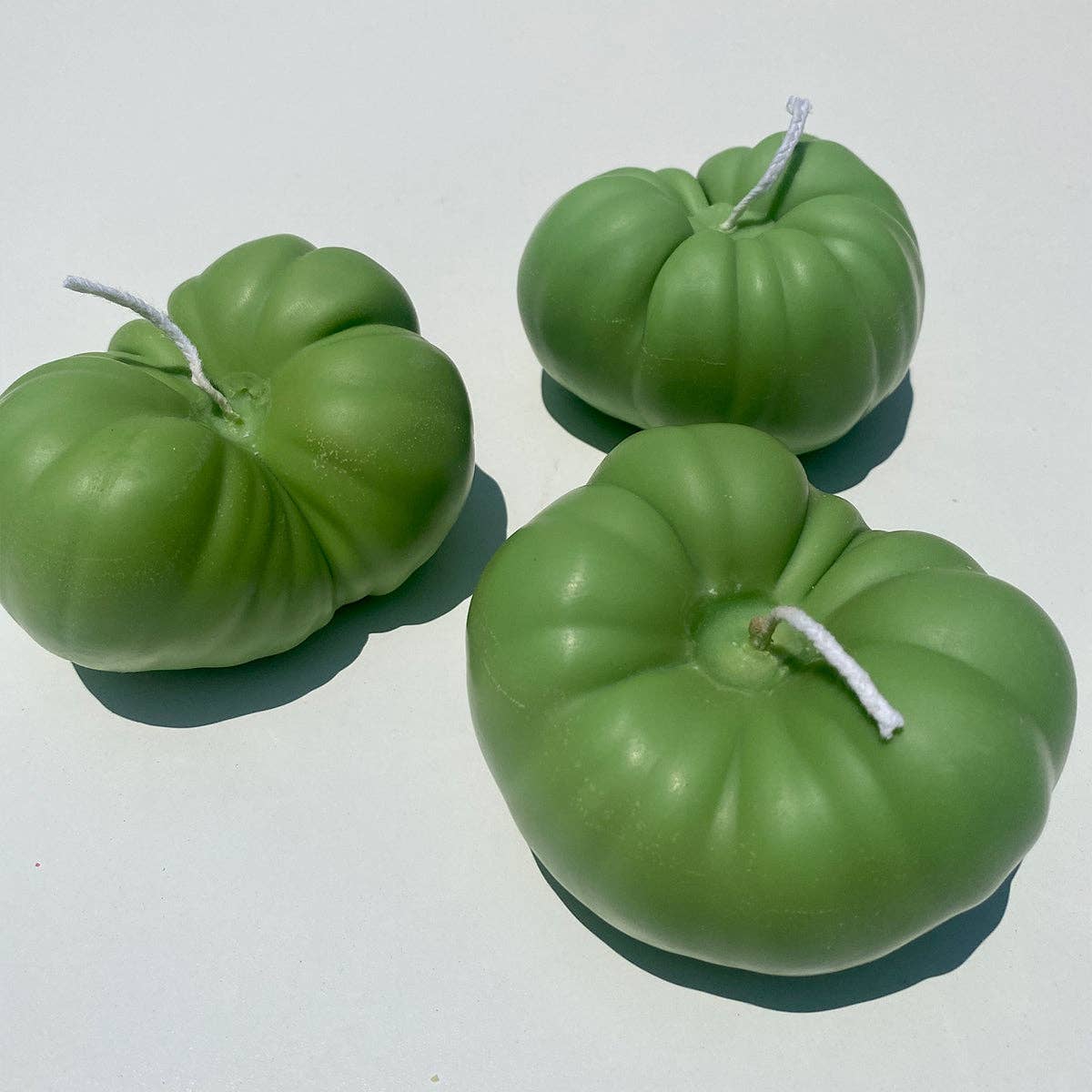 Heirloom Tomato Candle - Green: Green / Tomato Leaf / Single Tomato