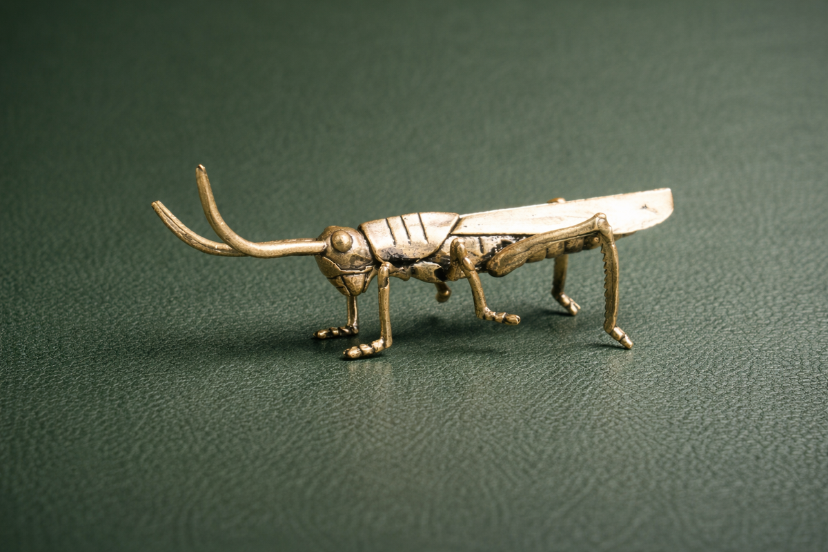 Solid Brass Grasshopper Figurine Desktop Ornament: A1