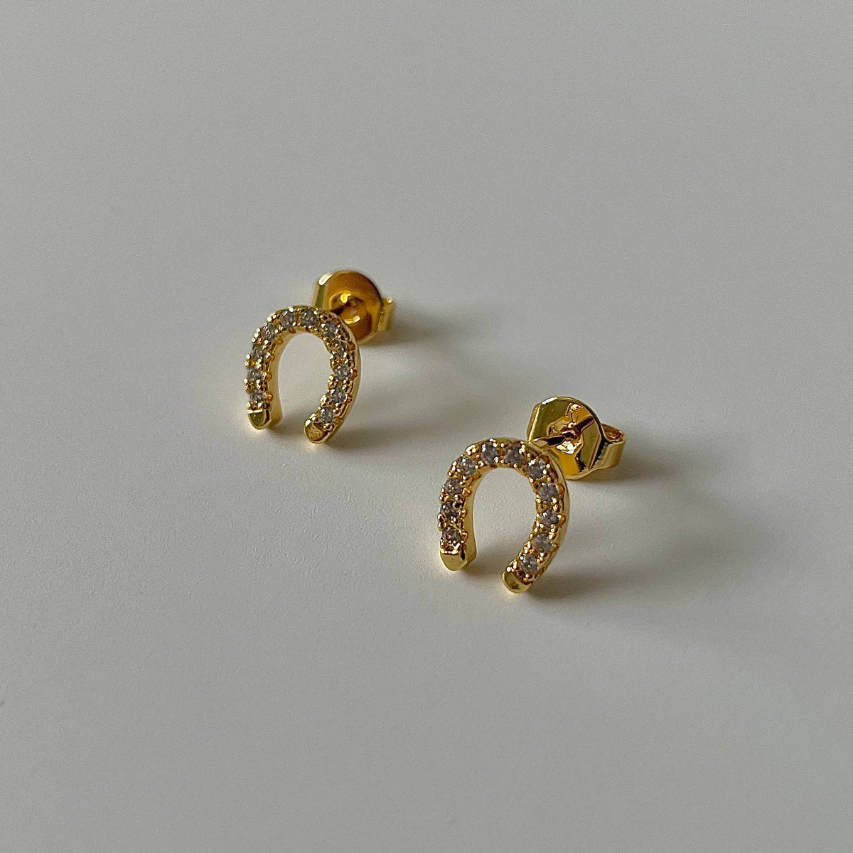 Horseshoe Stud SINGLE